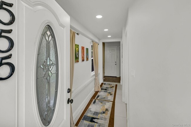 Building Photo - 555 S 5th Ave