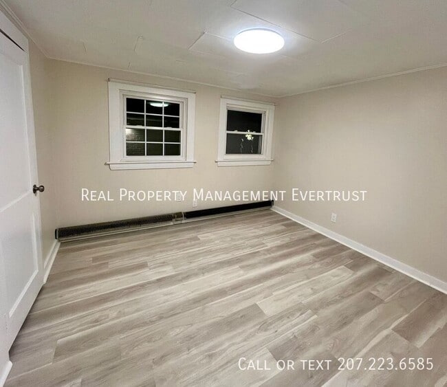 Building Photo - 100 Main St