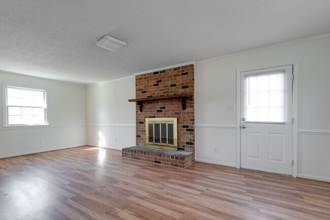 Building Photo - Beautiful Brick Ranch Available For Rent - Pets are welcome!!!