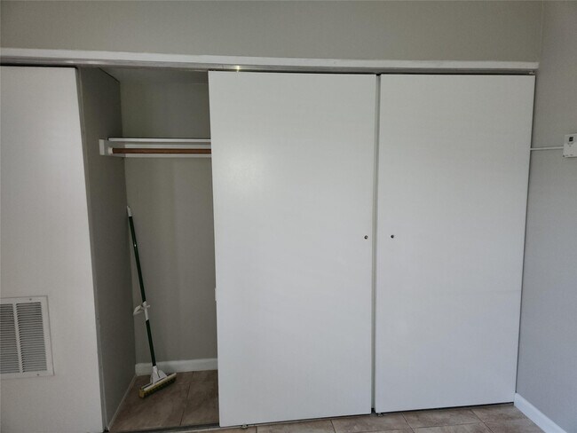 Building Photo - 4521 NE 21st Ave