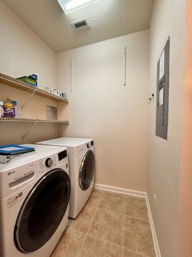 Building Photo - Condominium for rent