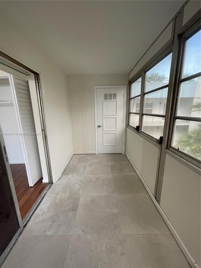 Building Photo - 413 Saxony Way