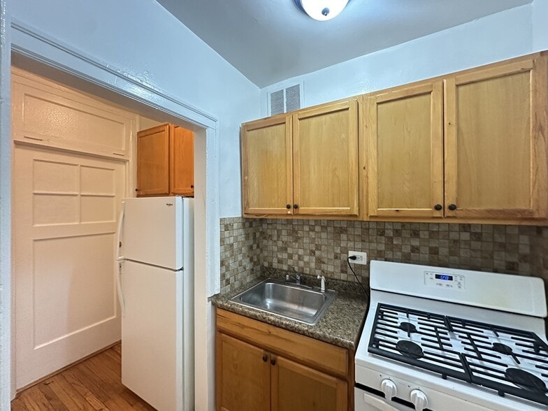 Building Photo - 1369 W Estes Ave