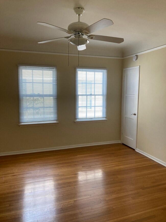 Building Photo - 231 S Poinsettia Pl