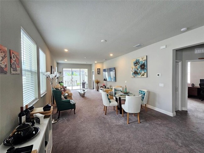 Building Photo - 1556 N River Cir