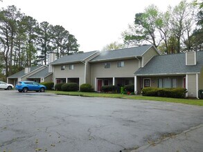 Building Photo - 1505 College Way