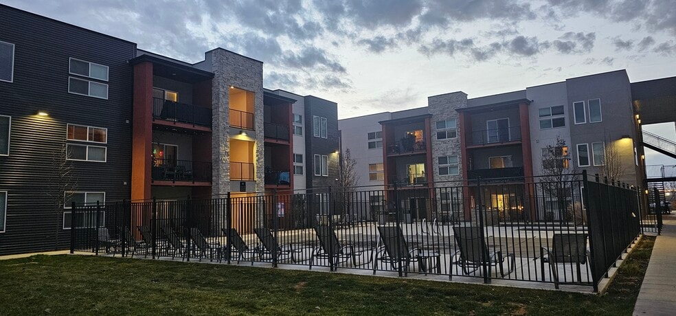 Building Photo - 875 S Depot St