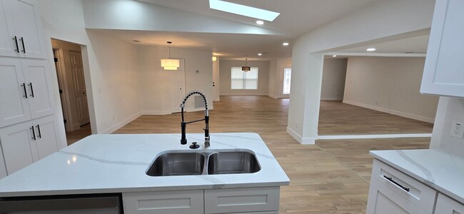 Building Photo - Completely remodeled 4 Bed 4 Bath home wit...