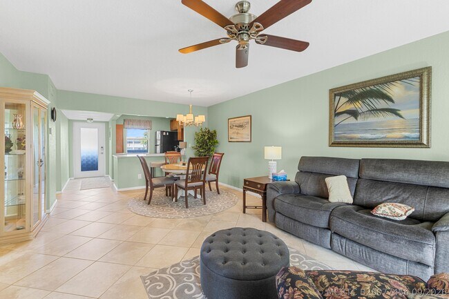 Building Photo - 7797 Golf Cir Dr