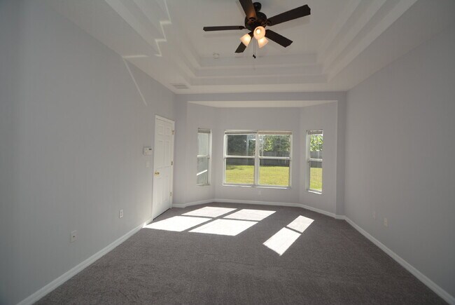 Building Photo - "Charming 3-Bed Oasis in Palm Coast - 1,85...