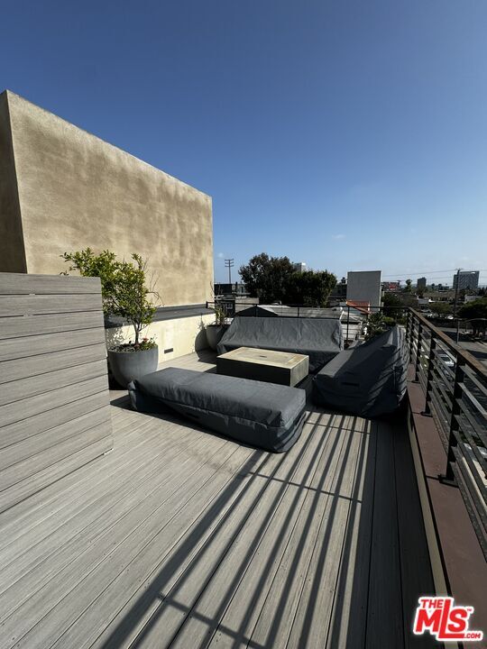 Building Photo - 140 S Hayworth Ave