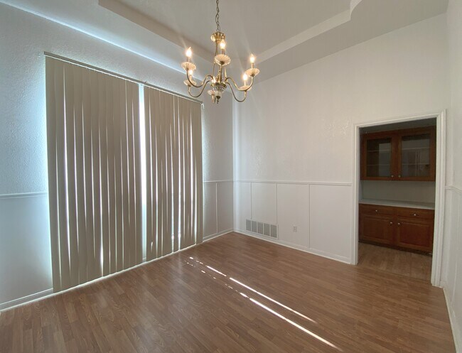 Building Photo - 1303 Falcon Trl