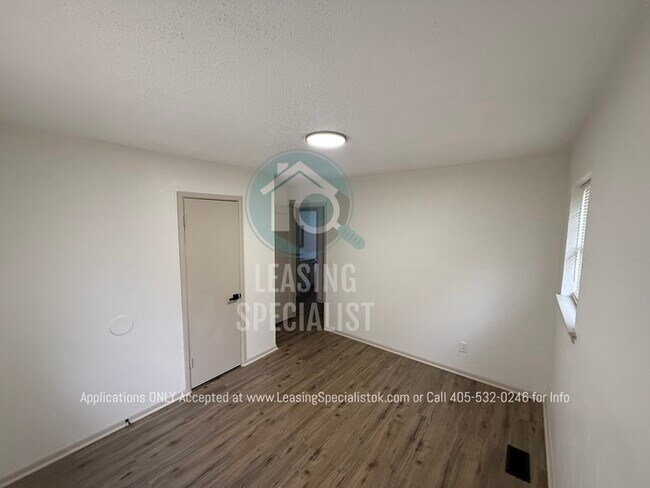 Building Photo - Charming South East OKC Home AVAILABLE FOR IMMEDIATE MOVE IN!