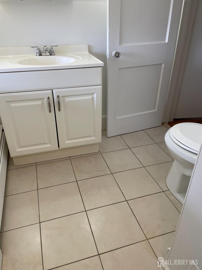 Building Photo - 549 Main St