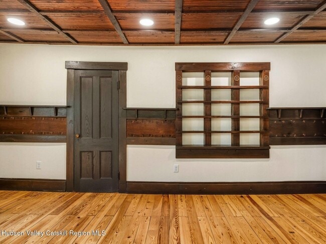 Building Photo - 5 Riverby Ln