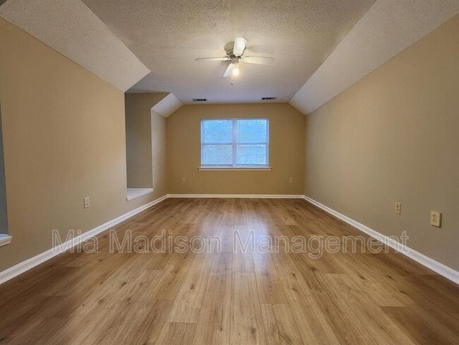 Building Photo - 21 Cobblestone Ct