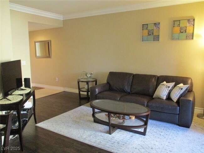 Building Photo - 270 E Flamingo Rd