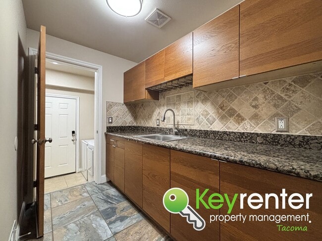 Building Photo - Spacious 5-Bedroom Home in Secluded Cul-De...