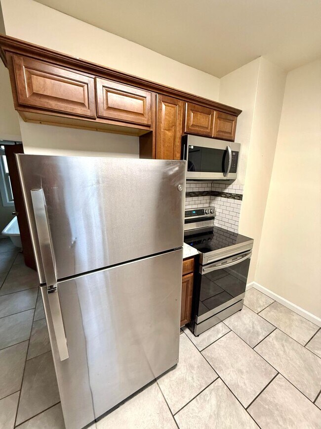 Building Photo - Charming 5-Bedroom Central District Home