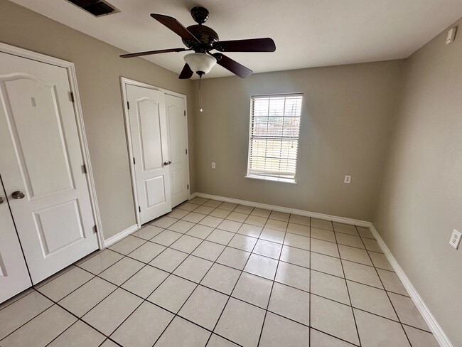 Building Photo - 3828 Clavel St