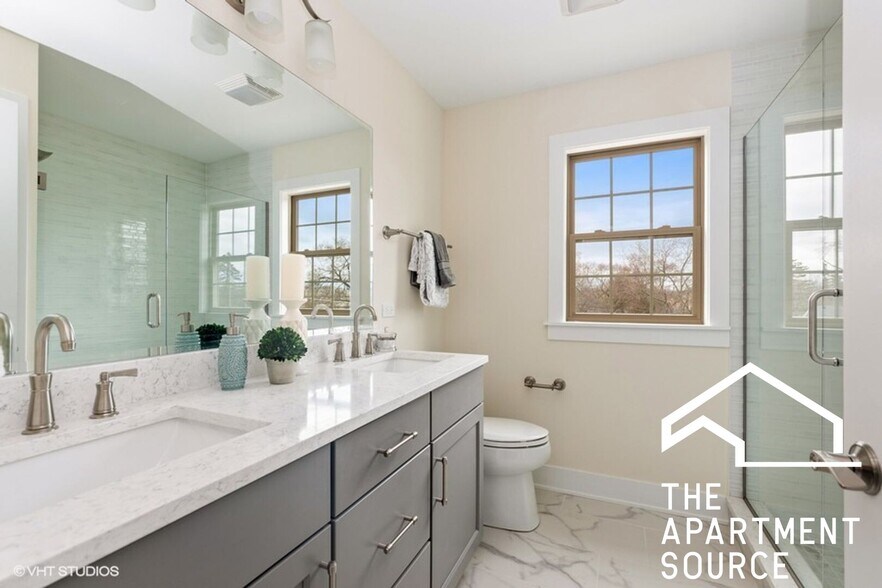 Building Photo - 664 Elm St