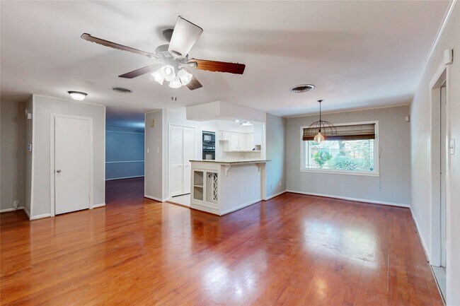 Building Photo - 5338 Creekbend Dr