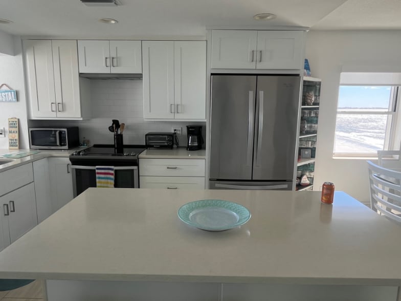 Building Photo - 7000 Beach Plaza