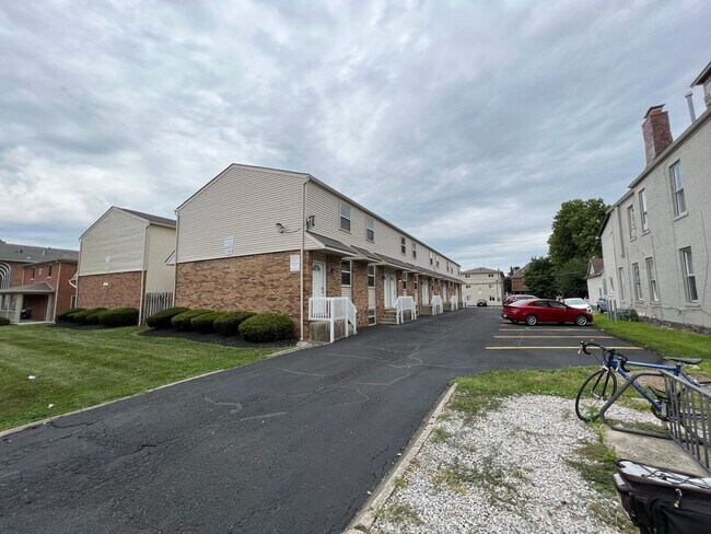 Building Photo - 84 W 9th Ave