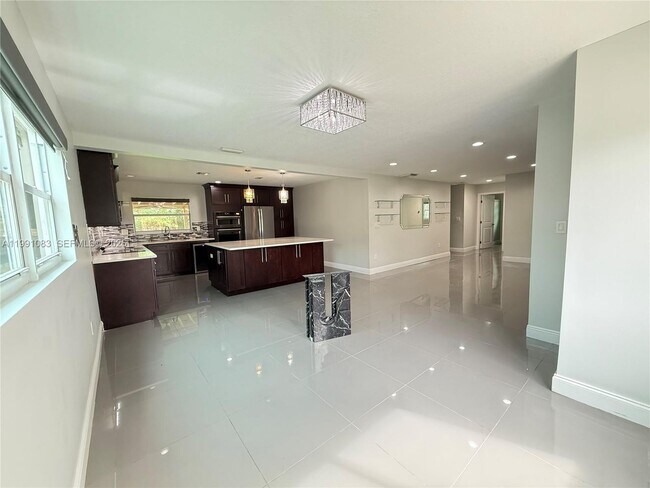 Building Photo - 5488 Fearnley Rd