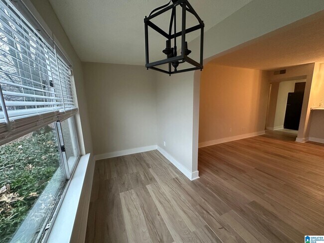 Building Photo - 412 Skyview Dr