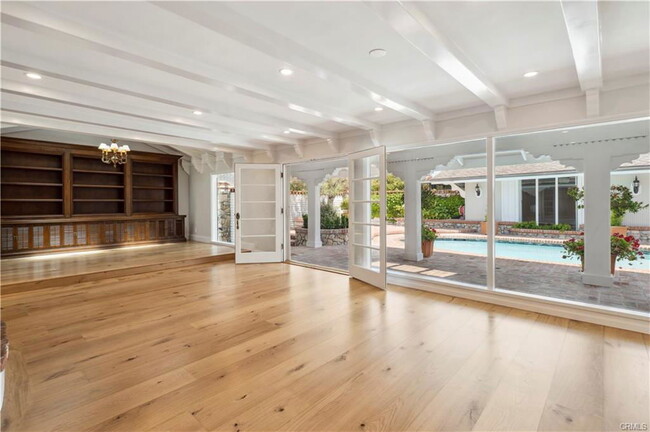 Building Photo - 2801 Pebble Dr