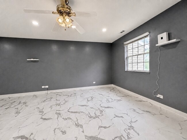 Building Photo - 116 Gant Cir