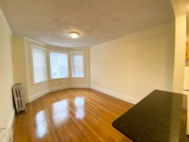 Building Photo - 111 Queensberry St