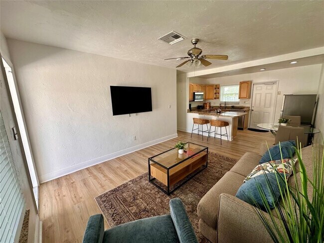 Building Photo - 5411 NE 22nd Terrace