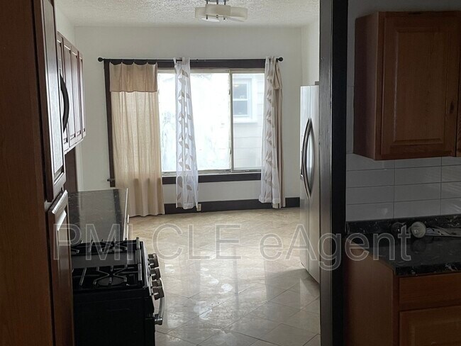 Building Photo - 2037 Bunts Rd