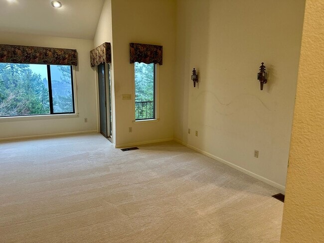 Building Photo - Available now, Executive 4 bdrm home with pool & hot tub!