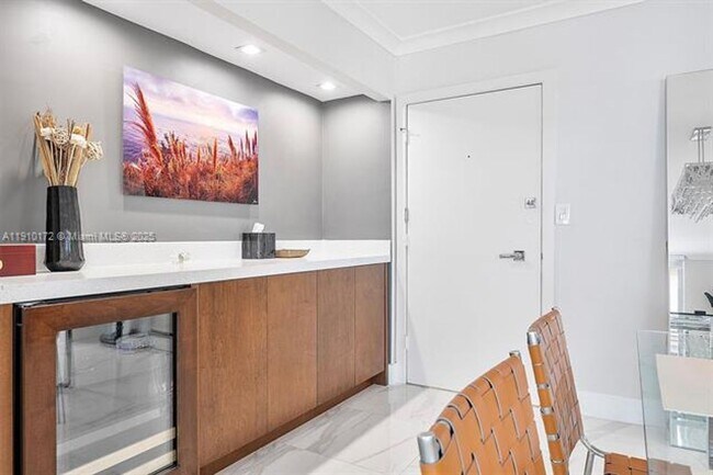 Building Photo - 5555 Collins Ave