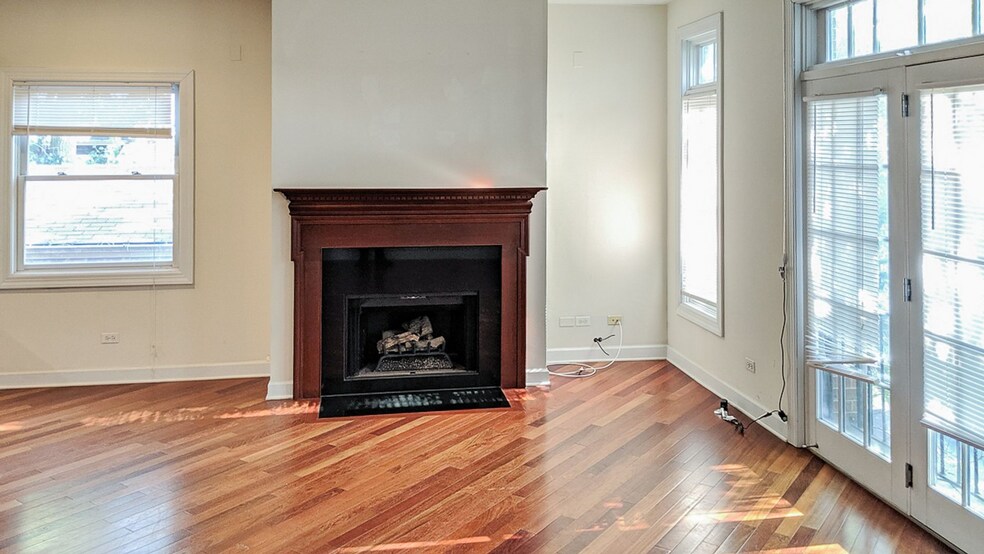 Building Photo - 3114 N Racine Ave