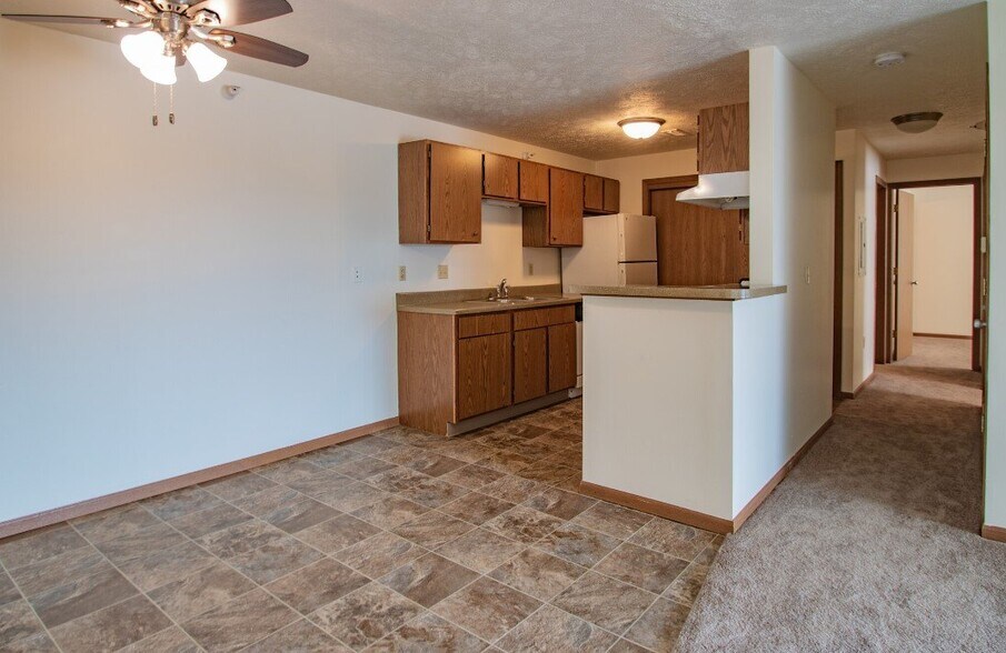 Building Photo - 649 Parkwild Dr