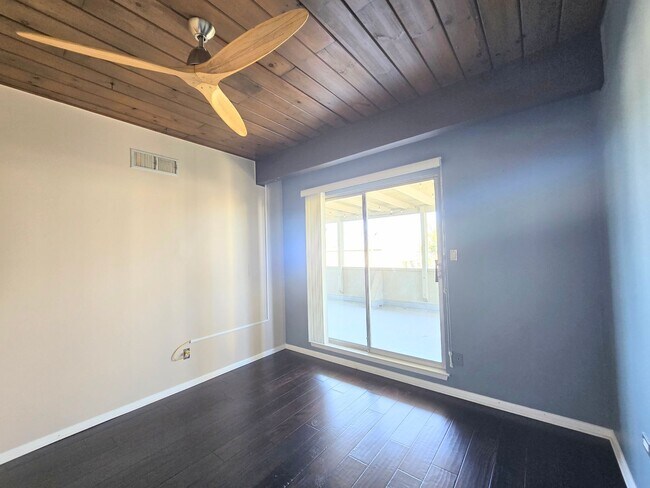 Building Photo - 3103 Eisenhauer Rd