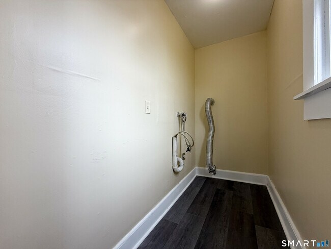 Building Photo - 330 Hollister St