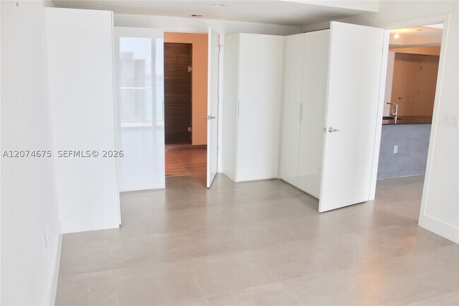 Building Photo - 1010 Brickell Ave