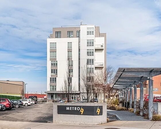 Building Photo - 9 Medford St