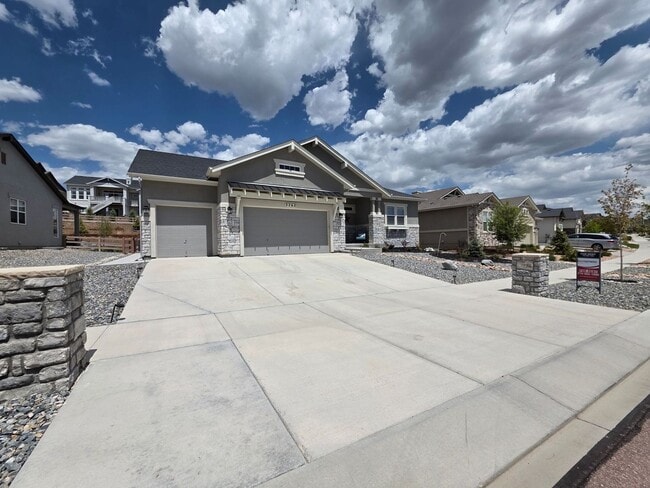 Building Photo - 5 Bed 4 Bath Home In Flying Horse North!!