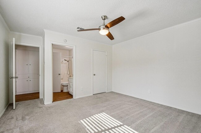 Building Photo - 9424 Singing Quail Dr