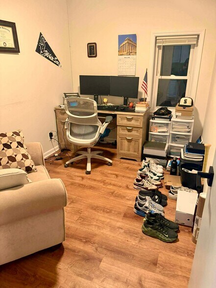 Building Photo - 2958 S Throop St