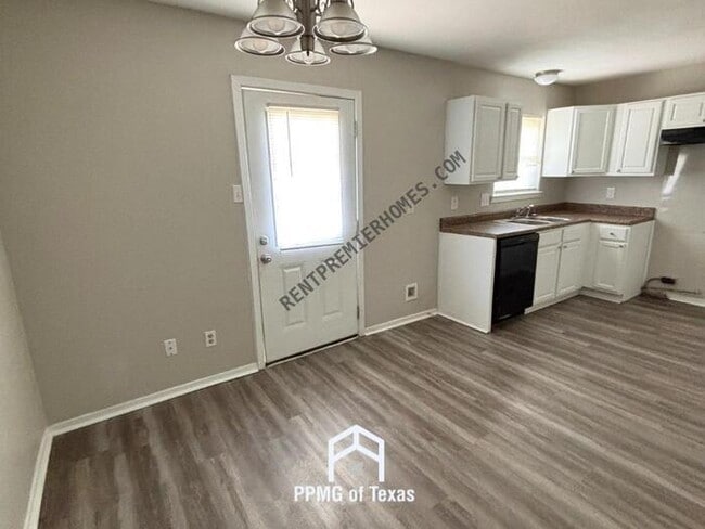 Building Photo - 708 Lehman Dr