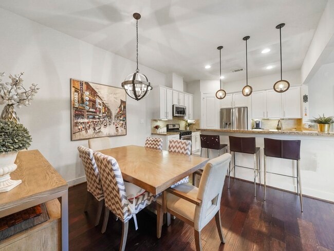 Building Photo - 9516 Cedarpost Square St