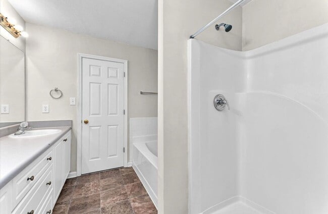 Building Photo - 4Bed 2.5Bath