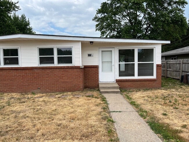 Primary Photo - 105 E Glendale St